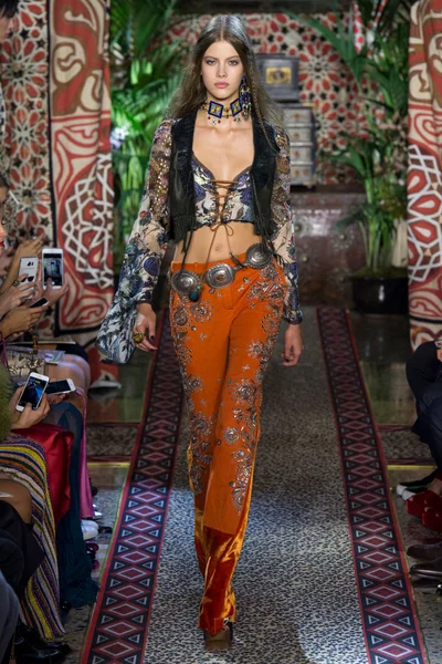 Look 27